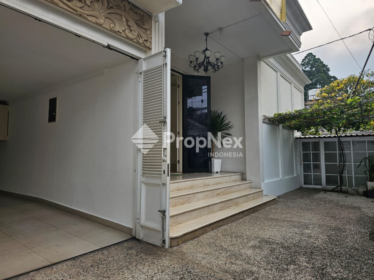 Rumah Mewah luas dengan Swimming Pool & Rooftop di Tebet — foto 2